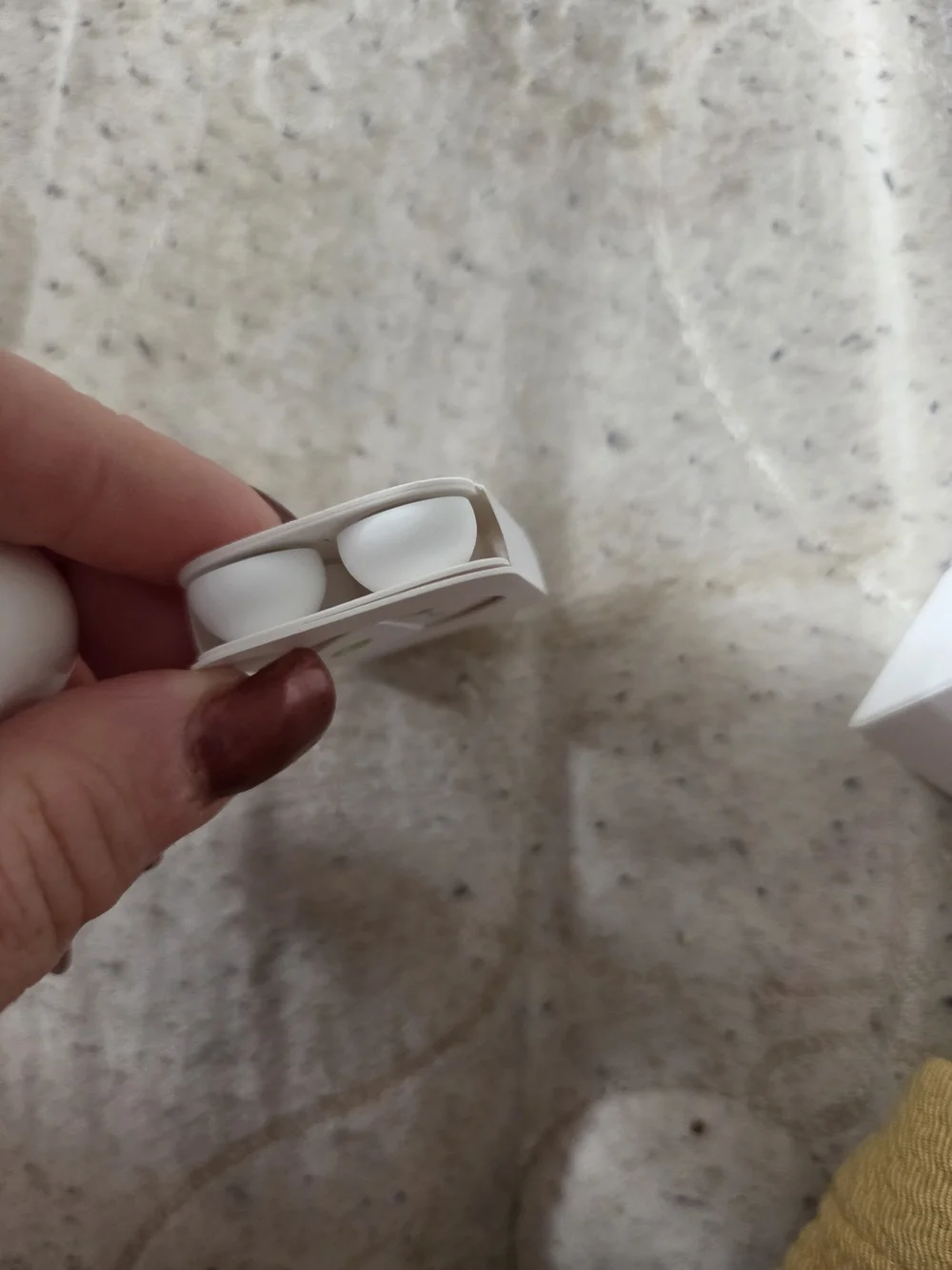 Apple AirPods Pro Charging Case - White